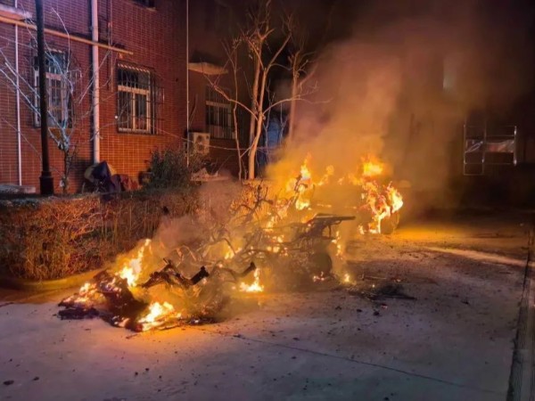 西安一小區(qū)電動車著火，火災(zāi)預(yù)警監(jiān)控是電動車棚必不可少的！