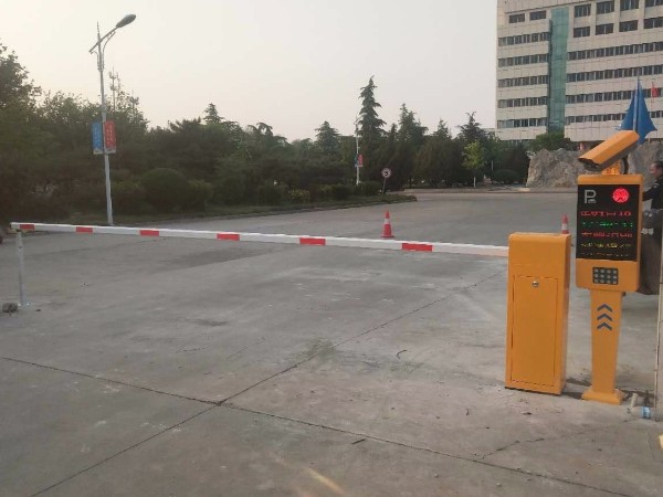 智能停車場(chǎng)管理系統(tǒng):提升停車場(chǎng)管理效率，節(jié)省停車時(shí)間、輕松停車