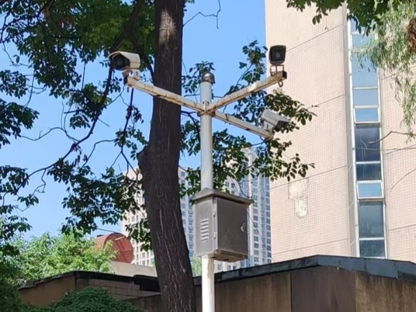 工廠安裝智能監(jiān)控?cái)z像