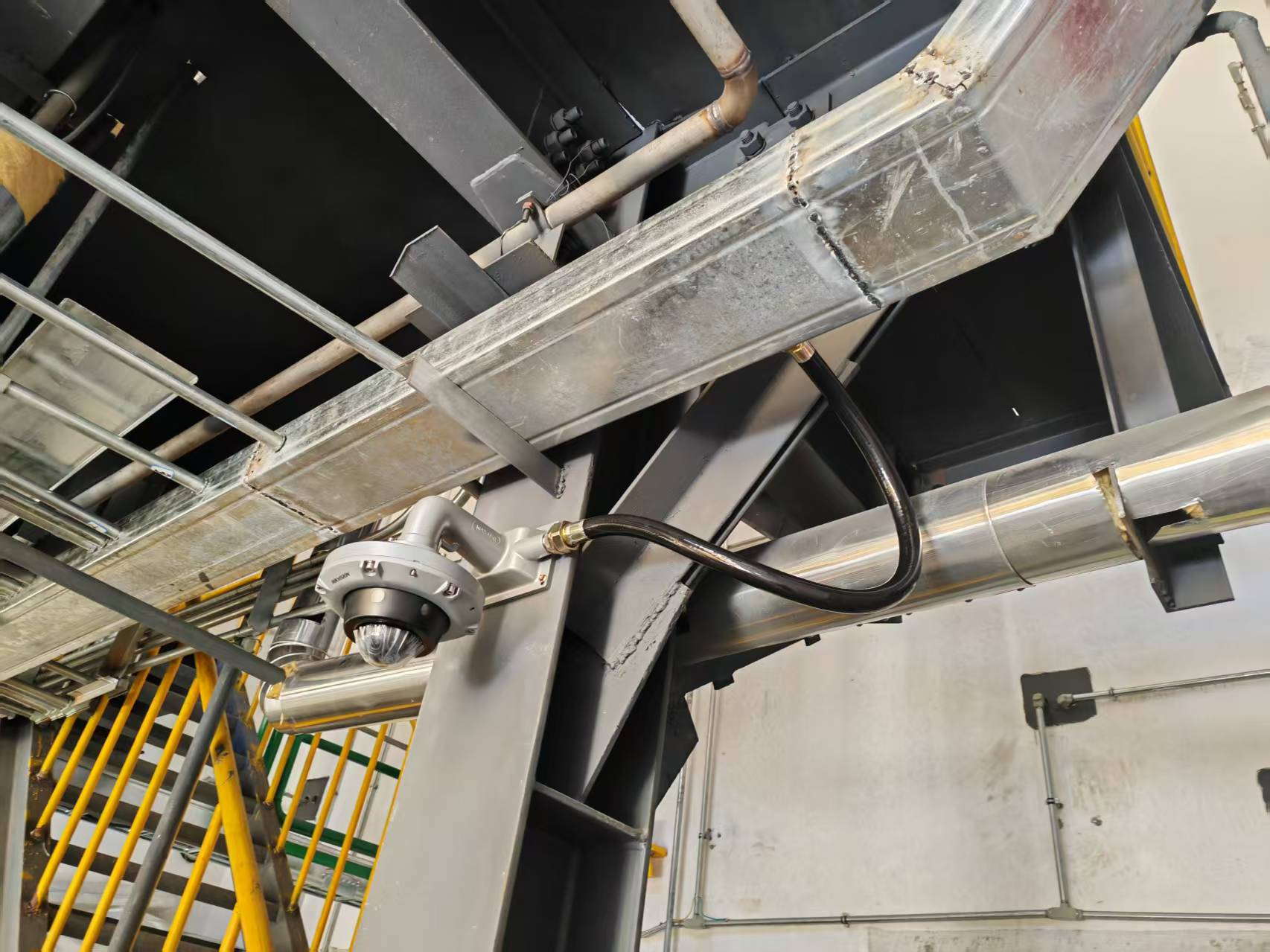 工業(yè)安全守護(hù)神：安裝防爆監(jiān)控?cái)z像頭的硬核守護(hù)